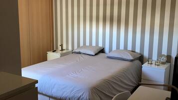 3 bedrooms, internet, bed sheets