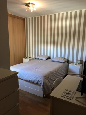 3 bedrooms, internet, bed sheets