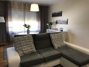 Télévision, livres, chaîne hi-fi