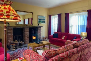 Smart TV, fireplace - Family Cottage in the heart of woodlands sleeping 7 in 3 bedrooms plus zed bed (By Arbroath)