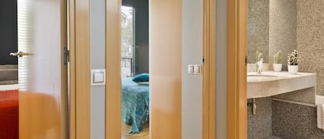 1 bedroom, in-room safe, iron/ironing board, travel cot