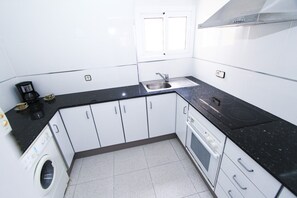 Fridge, microwave, oven, coffee/tea maker