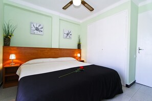 2 bedrooms, iron/ironing board, free WiFi, bed sheets