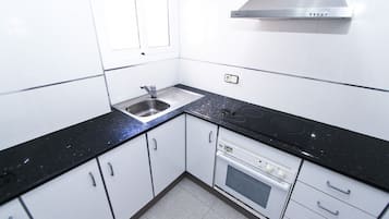Fridge, microwave, oven, coffee/tea maker