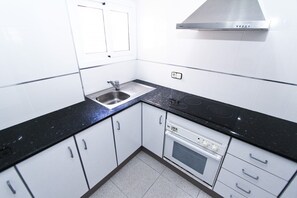 Fridge, microwave, oven, coffee/tea maker