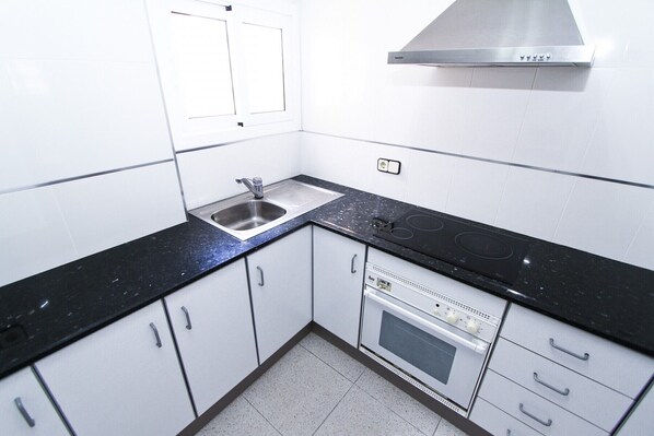 Fridge, microwave, oven, coffee/tea maker