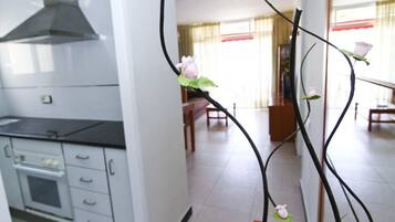 Fridge, microwave, oven, coffee/tea maker