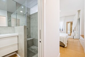 2 bedrooms, iron/ironing board, travel crib, free WiFi