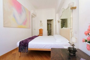 2 chambres, fer et planche à repasser, Wi-Fi gratuit, draps fournis
