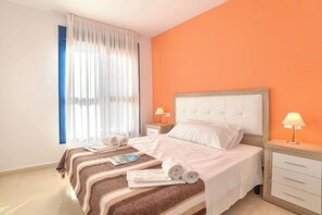 2 bedrooms, iron/ironing board, free WiFi, bed sheets