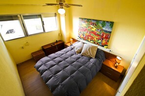 2 slaapkamers, een strijkplank/strijkijzer, gratis wifi, beddengoed