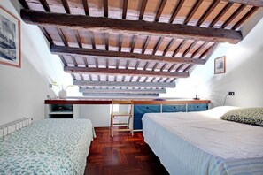 2 chambres, fer et planche à repasser, Wi-Fi gratuit, draps fournis