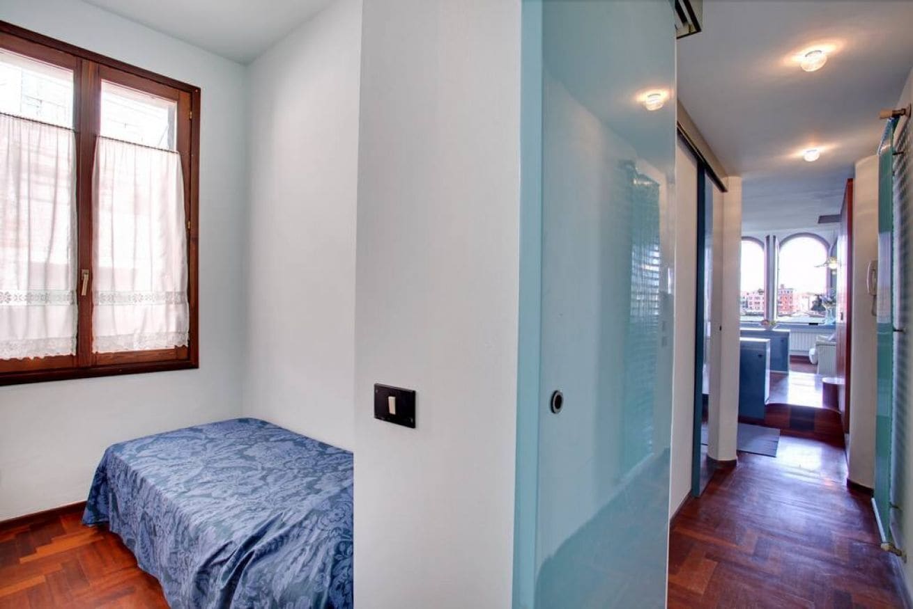 2 quartos, ferros/tábuas de passar roupa, Wi-Fi de cortesia