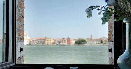 Venice, Giudecca, comfortable apartment for 7 with a magnificent view of the can