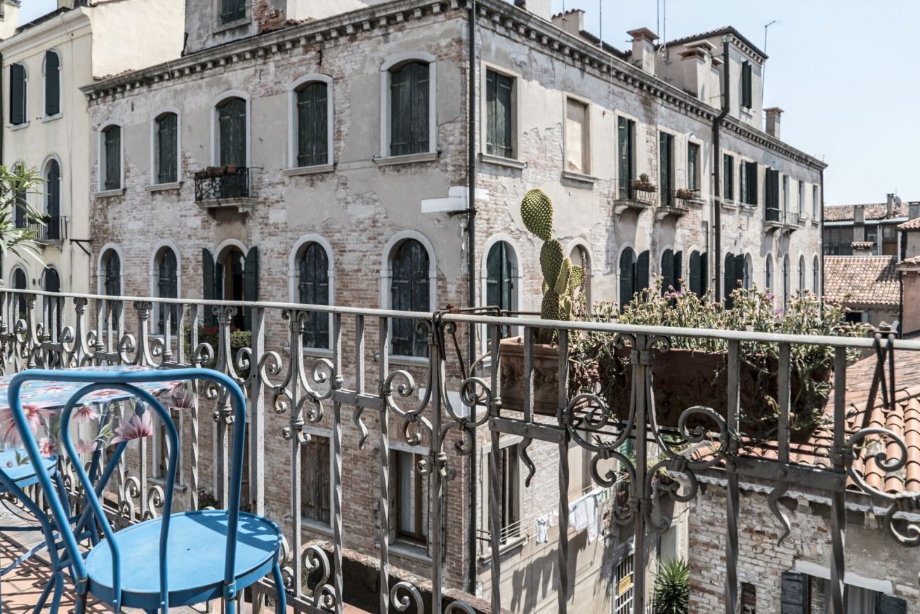 屋外ダイニングエリア