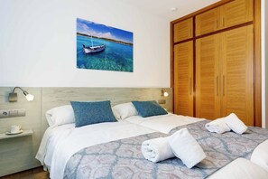 7 bedrooms, iron/ironing board, WiFi, bed sheets