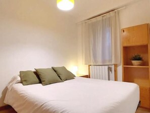 2 bedrooms, bed sheets