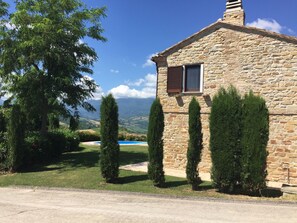 Property grounds - Renovated farmhouse with private swimming pool and spectacular views. (Castiglione Messer Raimondo)