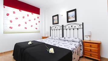 1 habitación, tabla de planchar con plancha, wifi gratis y ropa de cama
