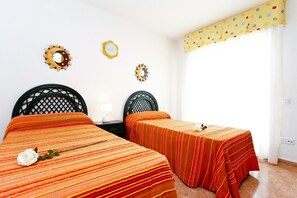 1 habitación, tabla de planchar con plancha, wifi gratis y ropa de cama 