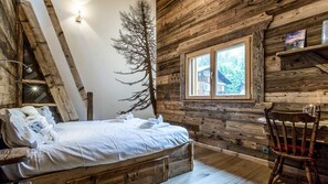 5 bedrooms, iron/ironing board, free WiFi, bed sheets