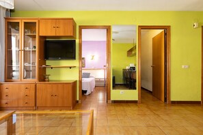 2 chambres, fer et planche à repasser, Wi-Fi gratuit, draps fournis