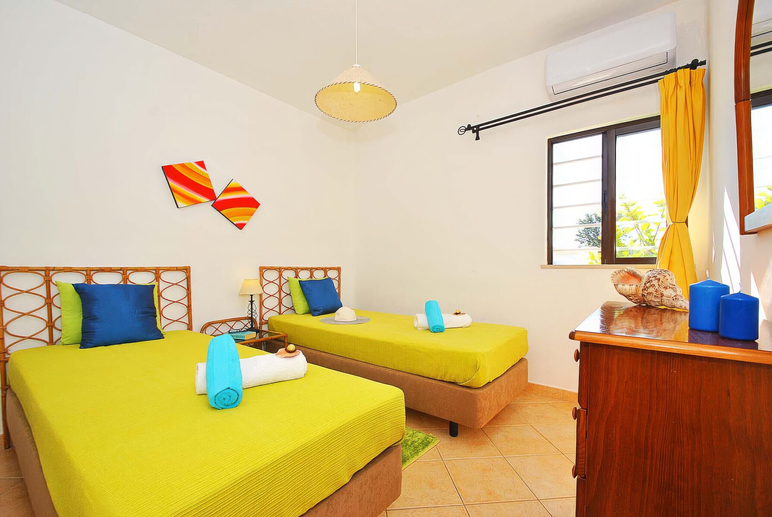 3 bedrooms, in-room safe, iron/ironing board, WiFi (free)