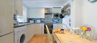 Whistler Rest, Halsetown - pour 4 personnes avec parking et vue sur les Maures