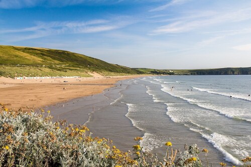 Charming, family friendly, 6-bedroom barn conversion located close to the beach