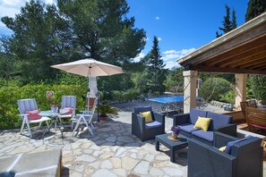 تناول الطعام بالخارج