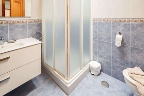 Bathtub, hair dryer, towels - Villa Del Sol | Family Villa by Villas Now (Playa Blanca)