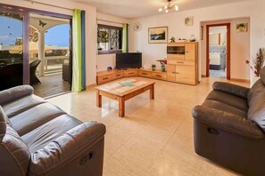 Flat-screen TV, DVD player, stereo - 133 - Villa Del Sol by Villas Now Ltd (Playa Blanca)