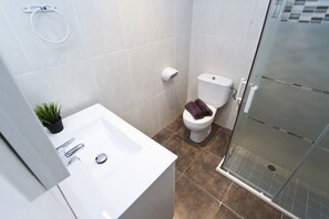 Douche, serviettes fournies