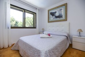 6 dormitorios, tabla de planchar con plancha, wifi gratis y ropa de cama