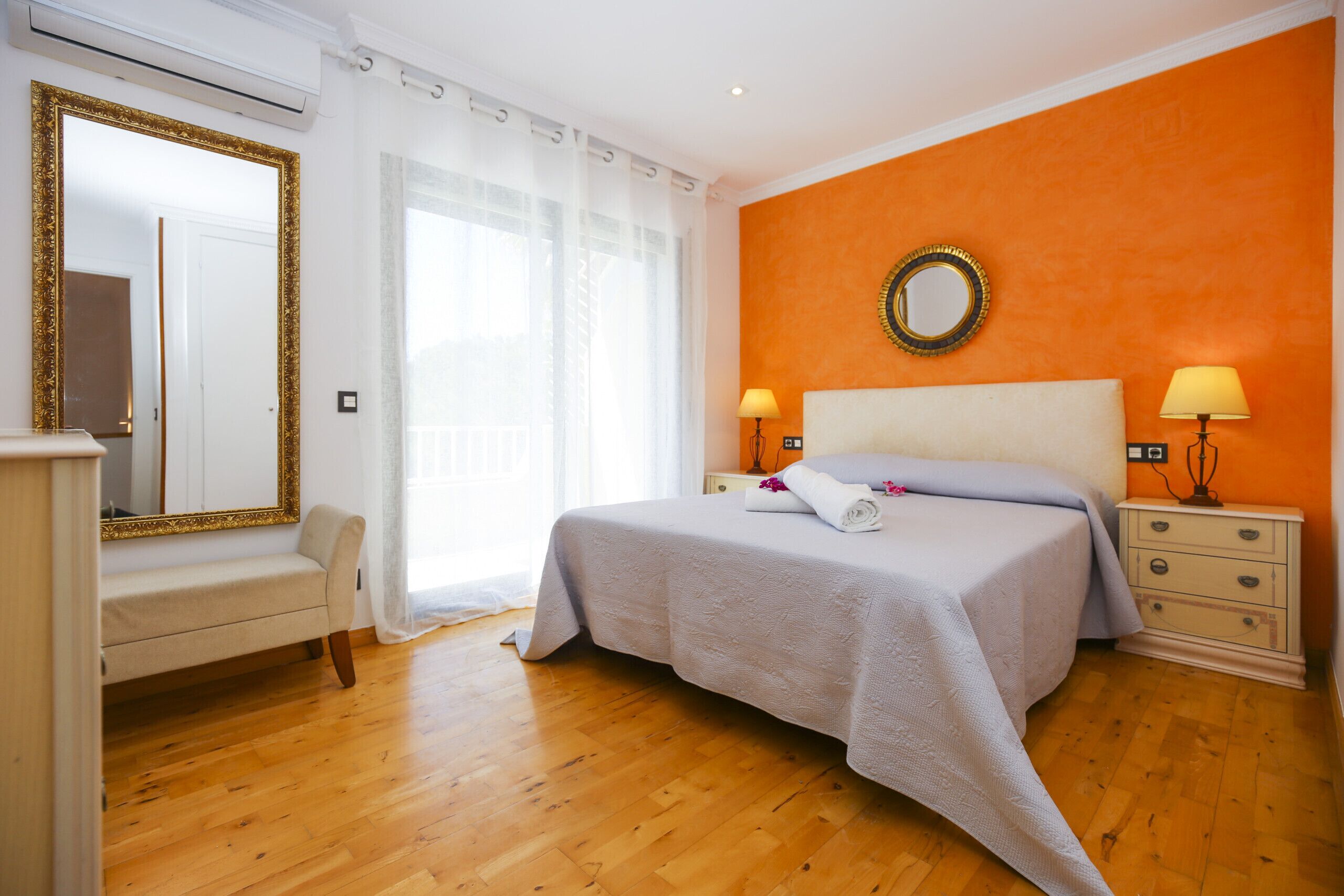 5 chambres, fer et planche à repasser, Wi-Fi gratuit, draps fournis