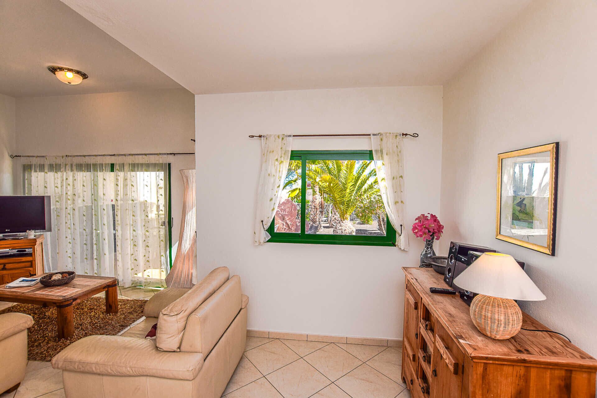 TV, DVD-spiller og stereoanlegg