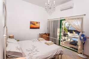 4 bedrooms, in-room safe, iron/ironing board, free WiFi