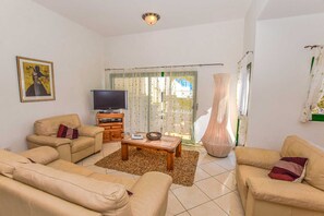 TV, DVD player, stereo - 106 - Casa Flamingo (LH106) (Playa Blanca)