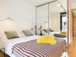 3 chambres, coffres-forts dans les chambres, fer et planche Ă repasser