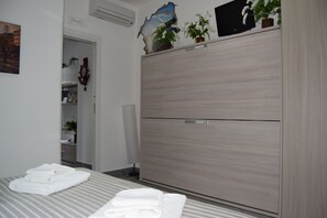 1 chambre, fer et planche à repasser, lit parapluie, Wi-Fi gratuit