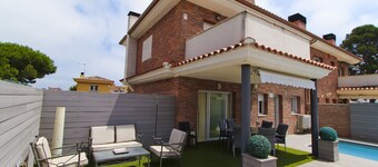 DREAM Terraced House with Private Pool