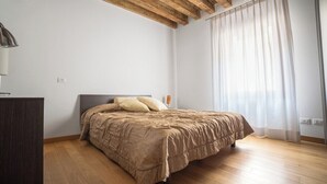 2 chambres, fer et planche à repasser, Wi-Fi, literie fournie
