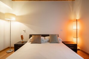 2 chambres, coffres-forts dans les chambres, bureau