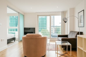 Apartment, 1 Bedroom (Manhattan) | Living area | Flat-screen TV - Still Life Vauxhall (London)
