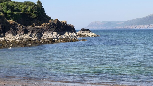 A coastal landscape with rocky shores and calm sea. - 4* House / Beautiful Sea Views / Woodland Walks / Dog Friendly (Stranraer)