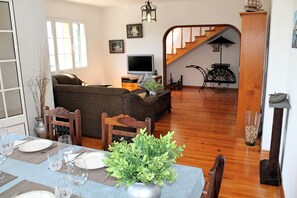 Dining - Perched above village, ocean views | Jardim Mar (Ponta do Sol)