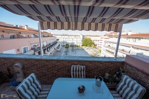 Outdoor dining - Penthouse with Large Terrace and Square Views · Parking Included (Sanlúcar de Barrameda)