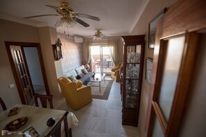 Smart TV, books - Penthouse with Large Terrace and Square Views · Parking Included (Sanlúcar de Barrameda)