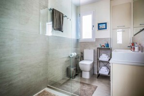 Villa, 3 chambres, piscine privée | Salle de bain