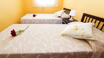 3 chambres, fer et planche Ă repasser, Wi-Fi gratuit, draps fournis